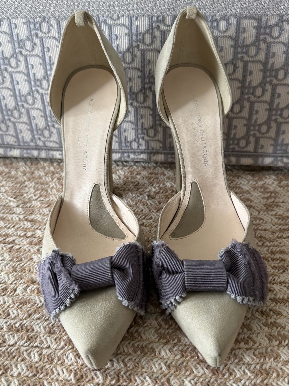 Alessandro Dell'Acqua Cream D'Orsay Pointed Pumps with Gray Bow